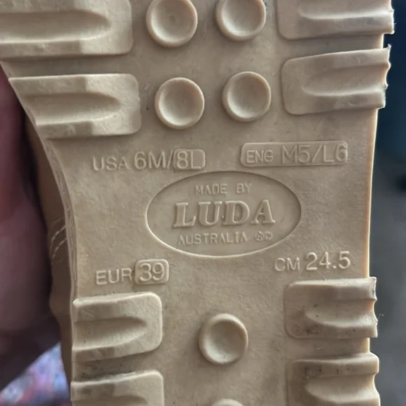 Australian Uggs brown leather. - Picture 7 of 7